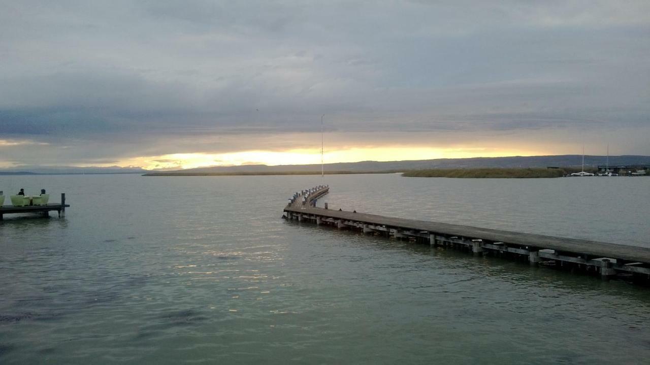 Bootshaus Am See نيوسيدل آم سي المظهر الخارجي الصورة