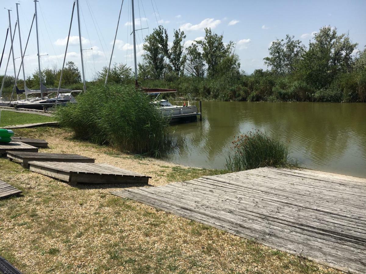 Bootshaus Am See نيوسيدل آم سي المظهر الخارجي الصورة